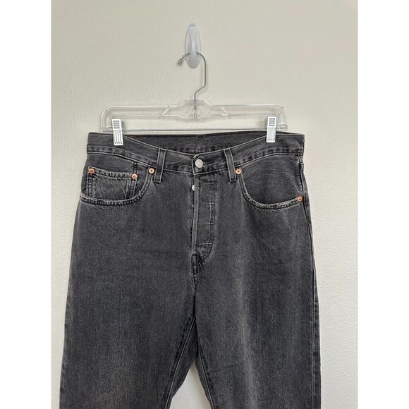 Levi's 501 Jeans Black Button Fly Frayed Hem Ankle High Rise Size 30x26 Waist 30 - Picture 2 of 10